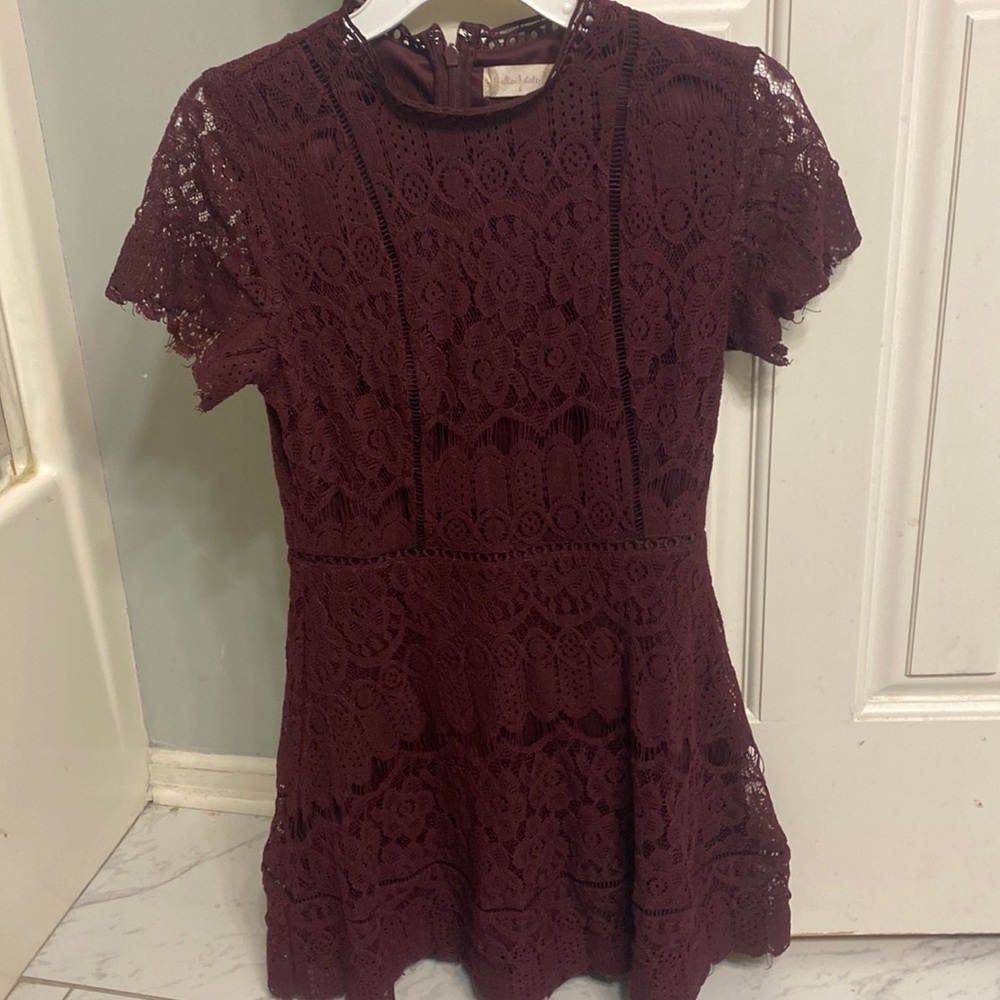 BURGUNDY LACE ALTAR’D STATE DRESS / small / lace / mid thigh-knee length /